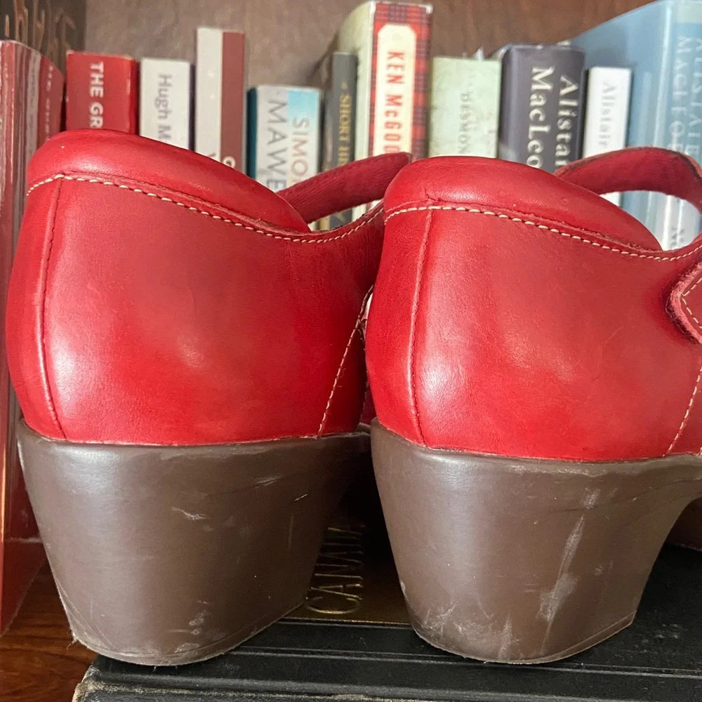Clarks Red Leather Emily Daisy Heeled Dress Sandal Shoe Women's Size 8.5 - Picture 6 of 15
